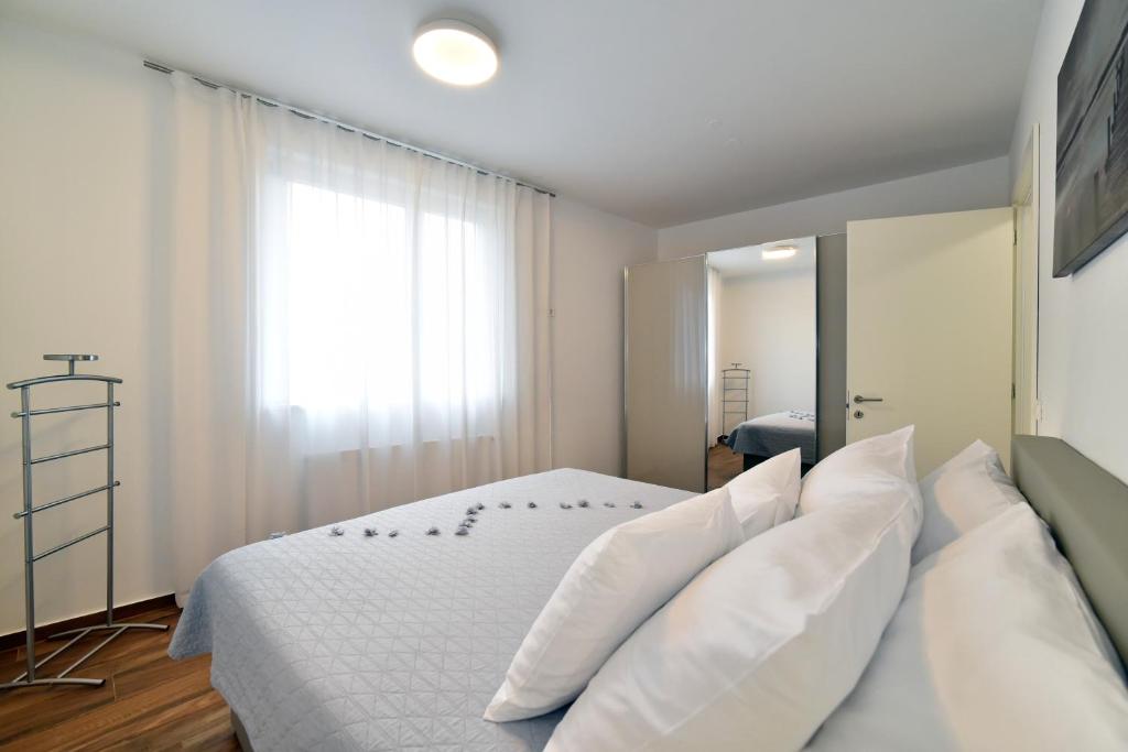 Łóżko lub łóżka w pokoju w obiekcie On Time Apartment