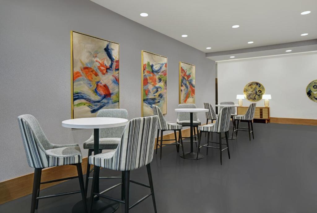 Holiday Inn Express - Houston - Galleria Area by IHG photo