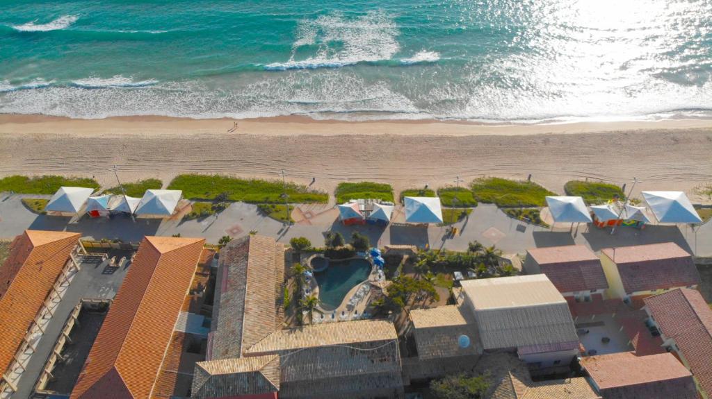 an aerial view of a resort with the beach at Pousada La Plage Peró in Cabo Frio