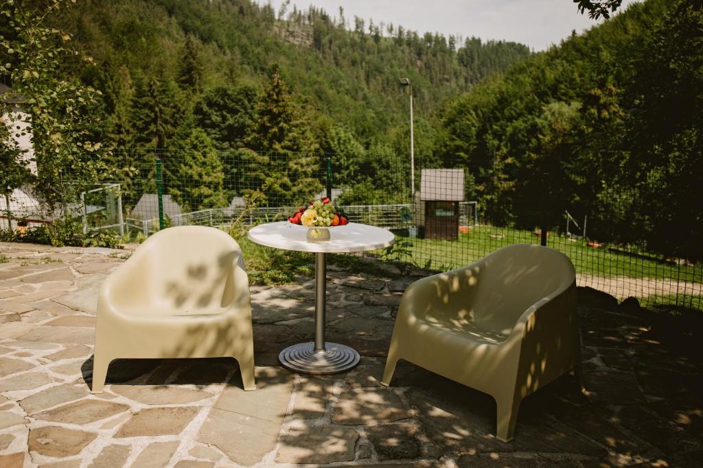 Výhľad na hory alebo výhľad na hory priamo z of the bed and breakfast