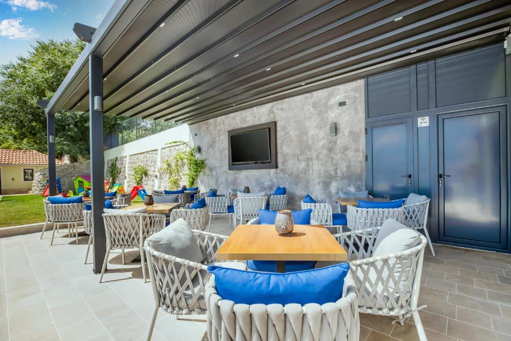 TV a/nebo společenská místnost v ubytování Dekaderon Lux Apartments