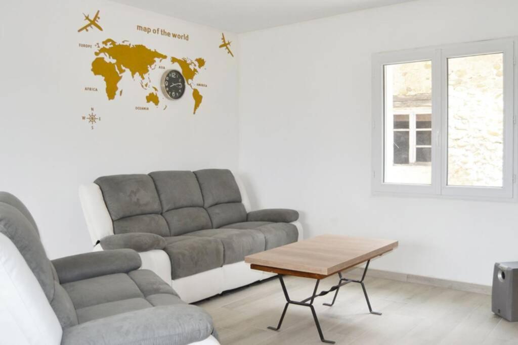 Posezení v ubytování Villa complète au calme avec vue imprenable