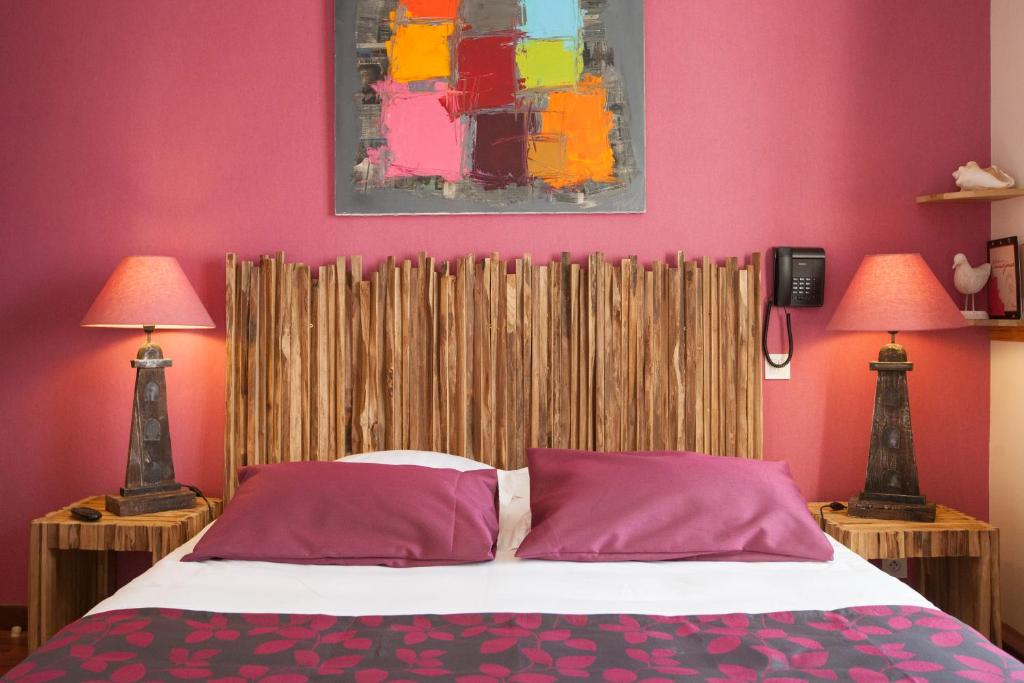 Postel nebo postele na pokoji v ubytování Hôtel Beauséjour Erquy