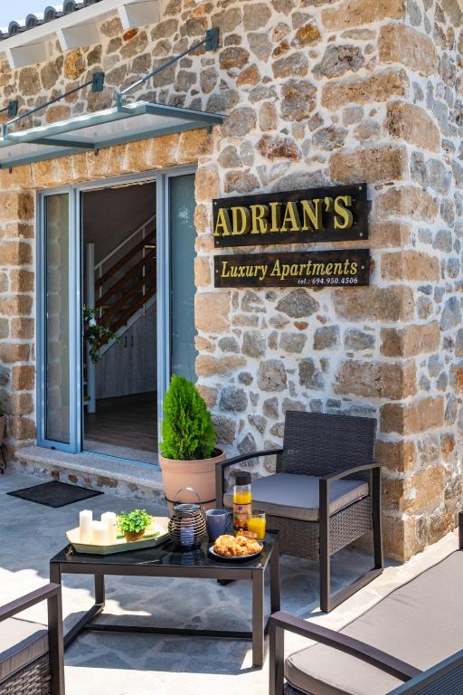 ADRIAN'S LUXURY APARTMENTS 1 - Maison D'une Chambre