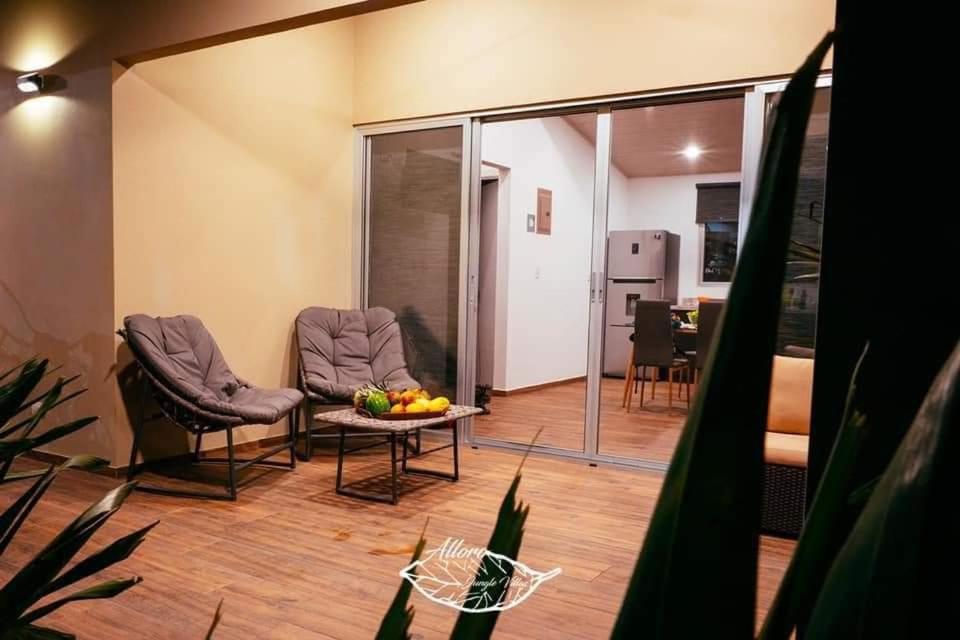 Posezení v ubytování Alloro Jungle Villas