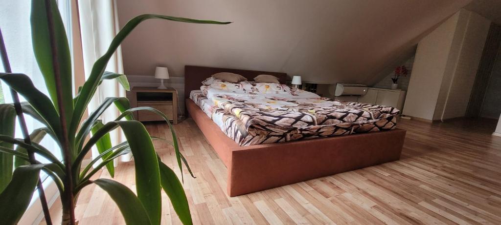 Posteľ alebo postele v izbe v ubytovaní Dom Na Skarpie - Ucieczka Na Wieś - Samodzielne wejście na szyfr, 100m2