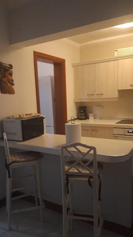 A kitchen or kitchenette at Bungalow Mariano 140