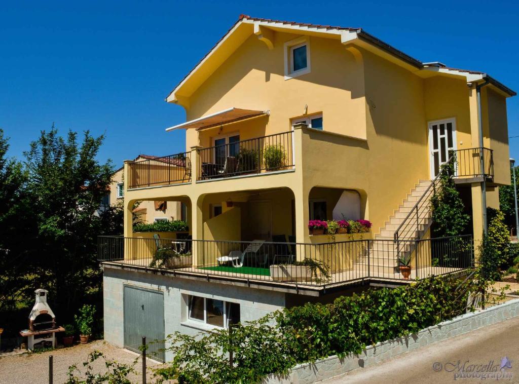 Budova, v ktorej sa apartmán nachádza