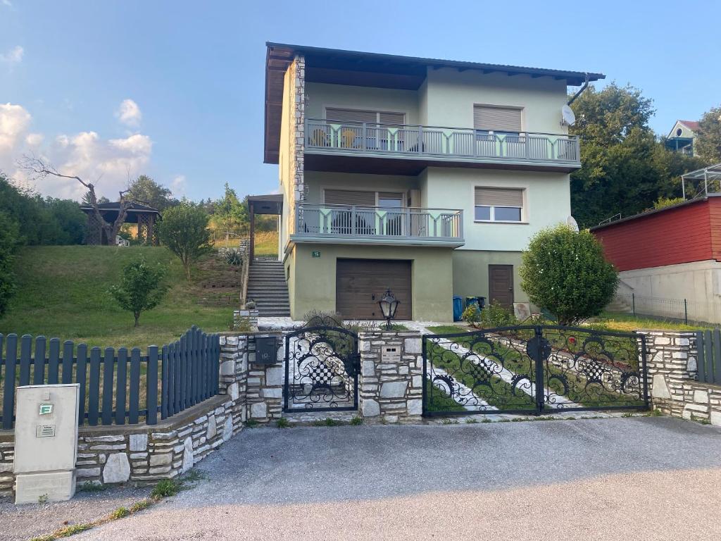Budova, kde se apartmán nachází