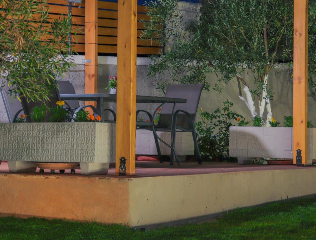 Zahrada ubytování Spitakia-Cozy & Comfy Apartments 10minutes from the airport