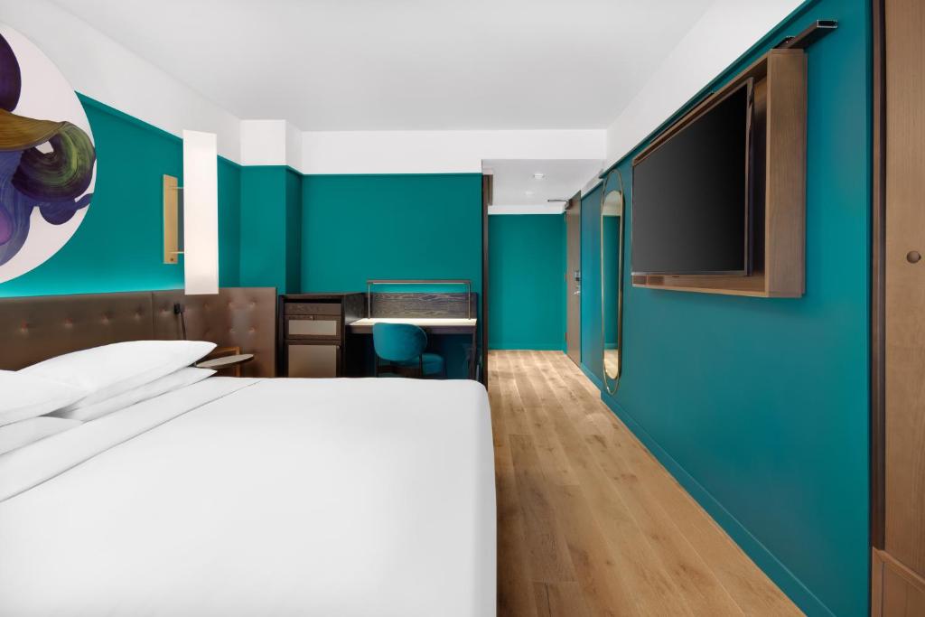 Hyatt Centric Midtown 5th Avenue New York - King Room With Roll-In Shower - Disability Access
