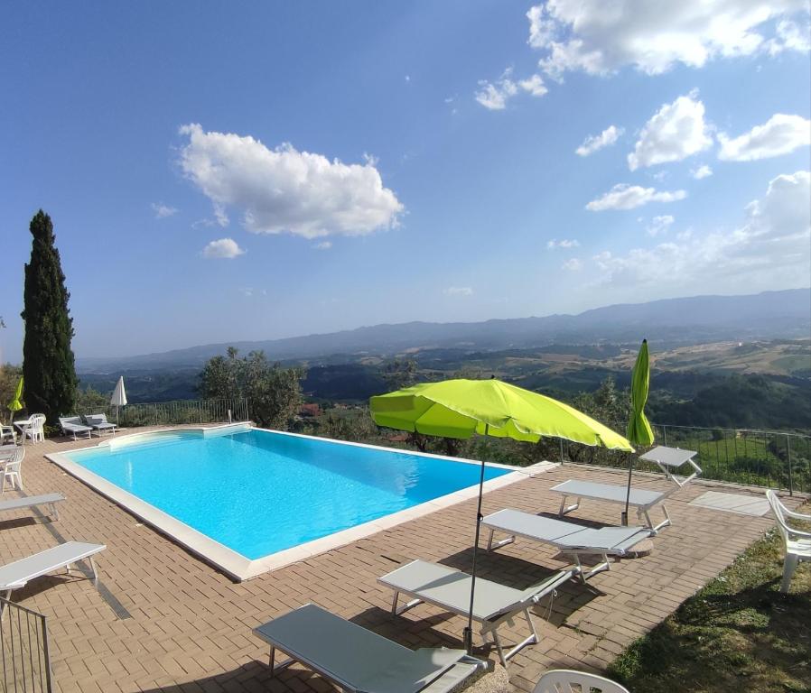 Bazén v ubytování Agriturismo Cafaggio Primo nebo v jeho okolí