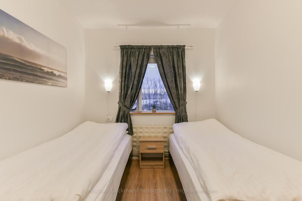 Postel nebo postele na pokoji v ubytování Garður guesthouse