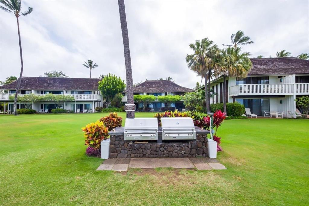 Zahrada ubytování Kiahuna Plantation 96, Poipu Beach, Club Membership, Part Ocean View, Kids Toys