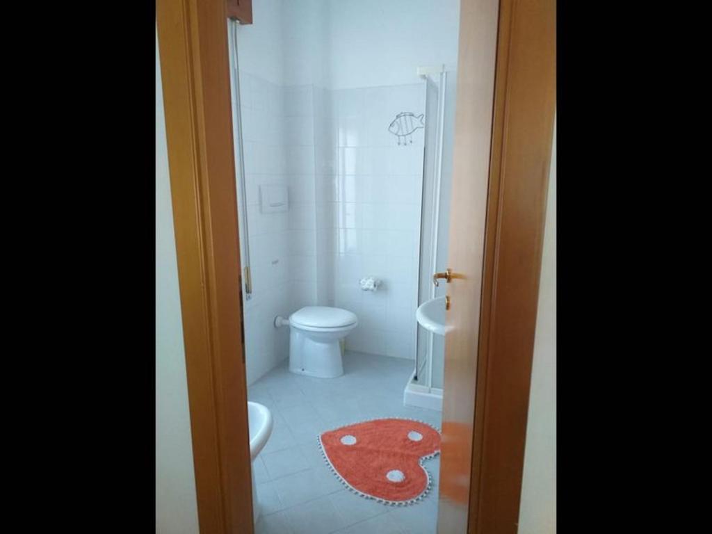 Kúpeľňa v ubytovaní Room in BB - Quadruple room in Pineto - A few meters from the sea