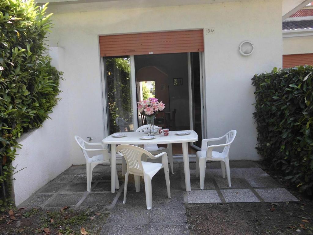 Fotografia z galérie ubytovania Charming villa with private garden v destinácii Porto Santa Margherita di Caorle