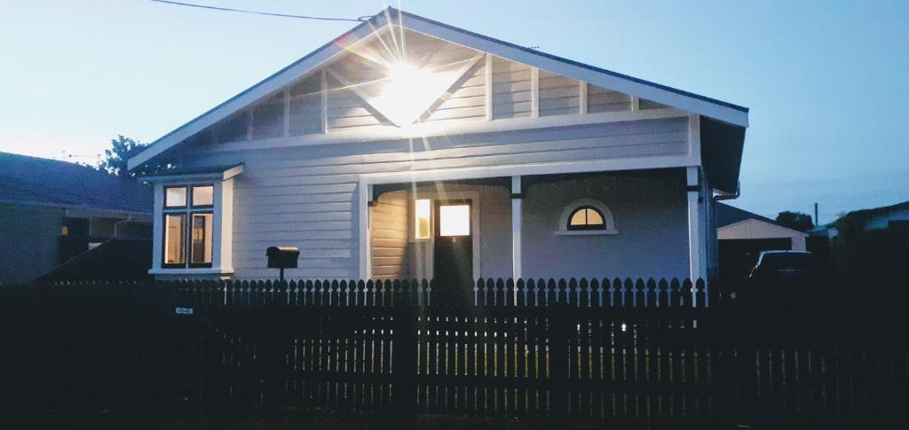 Te Waiharakeke Holiday Home - Resim 9