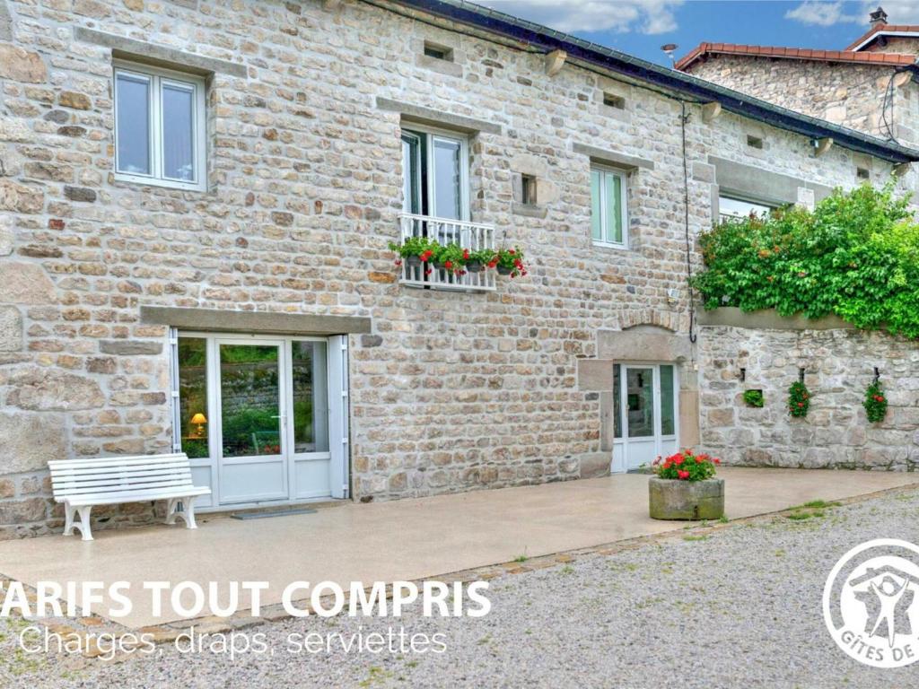 Studio rénové 70 m² en ferme avec jardin, internet fibre et activités nature à Planfoy - FR-1-496-134