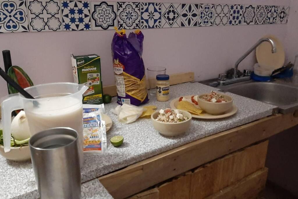 Jídlo v hostelu nebo okolí