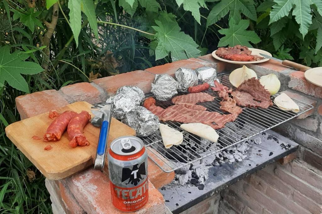 Jídlo v hostelu nebo okolí