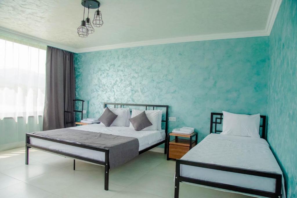 V&V Hotel - Family Room With Mountain View