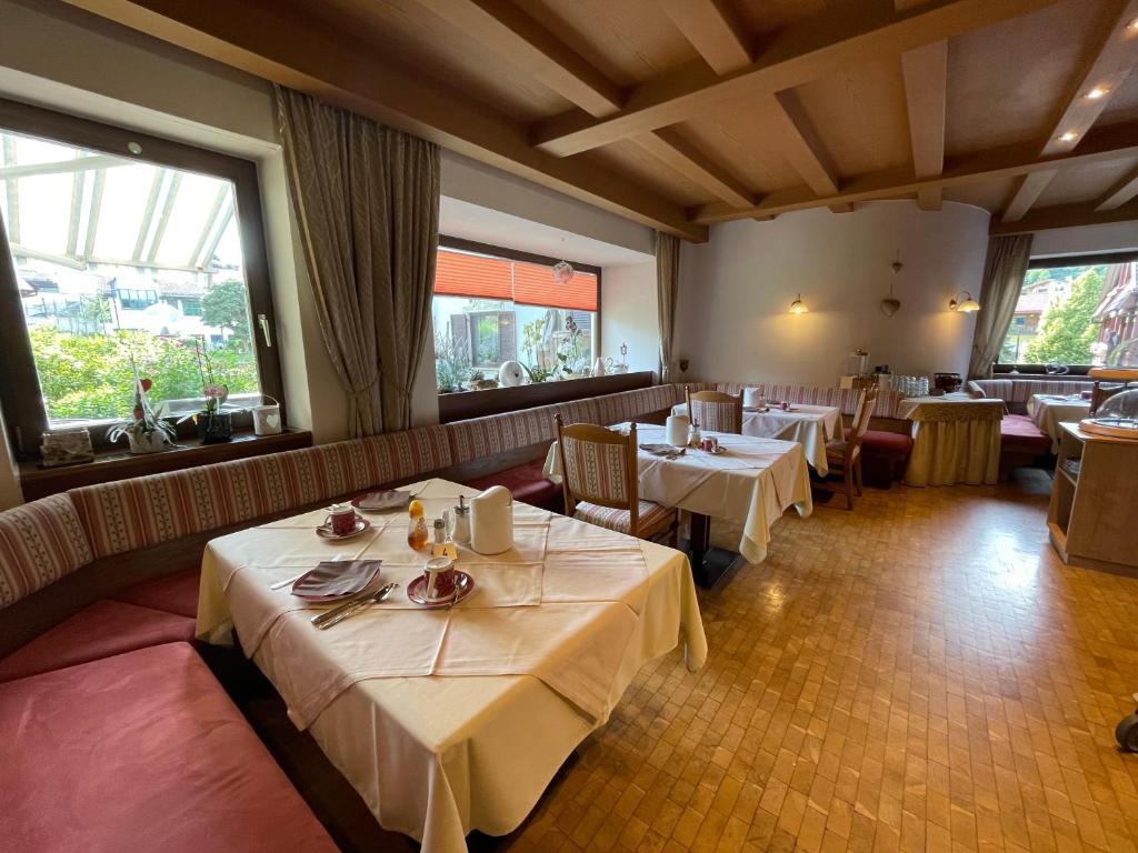 Restaurace v ubytování Hotel Garni Savoy - new opening