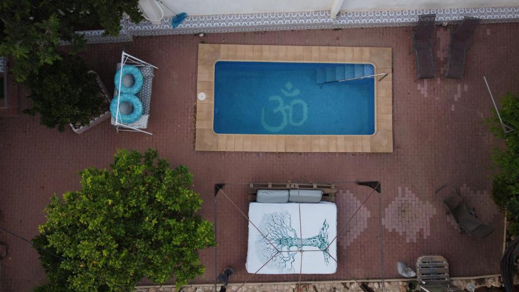 an overhead view of a swimming pool with a sign at CHALET CON PISCINA A 1 KILOMETRO DE LA PLAYA CARTAGENA in Cartagena
