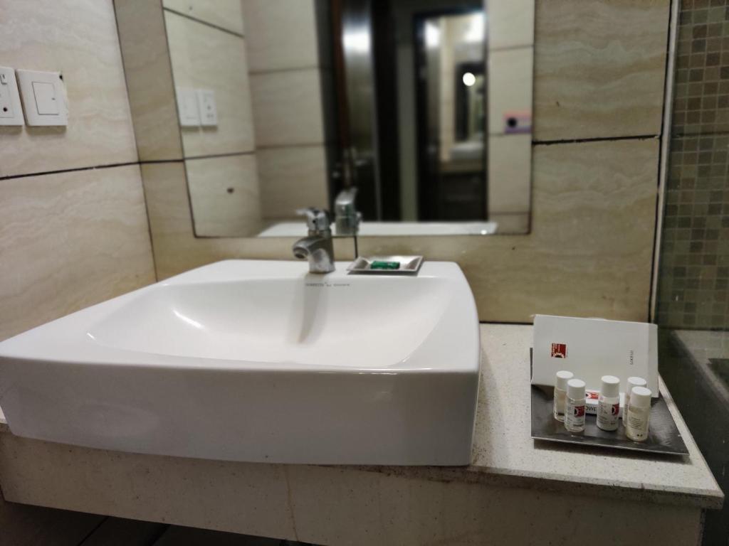 Koupelna v ubytování Hotel DS Clarks Inn Gurgaon