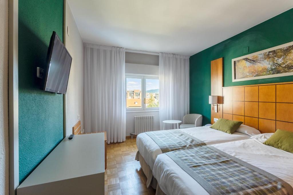 Postel nebo postele na pokoji v ubytování Gran Hotel de Jaca