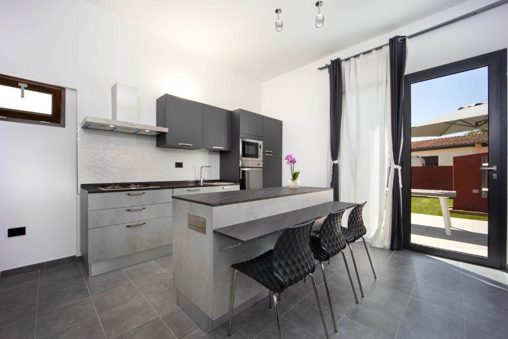 Kuchyňa alebo kuchynka v ubytovaní Coru e Mari 2 Apartments
