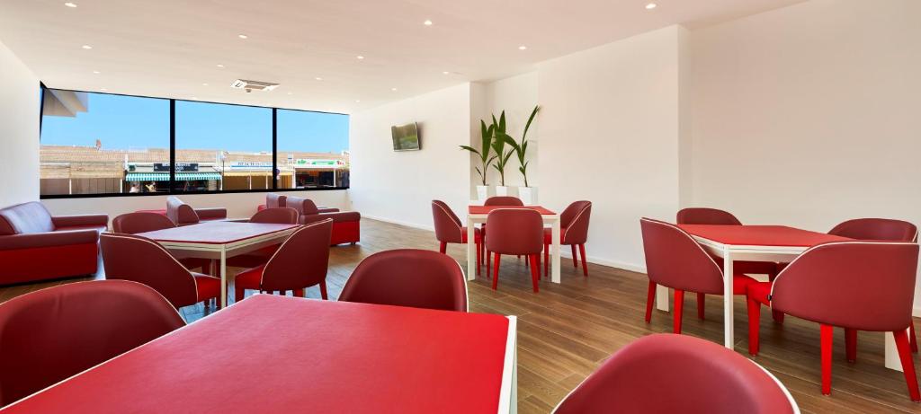 Гостиная зона в Hotel & Spa S'Entrador Playa