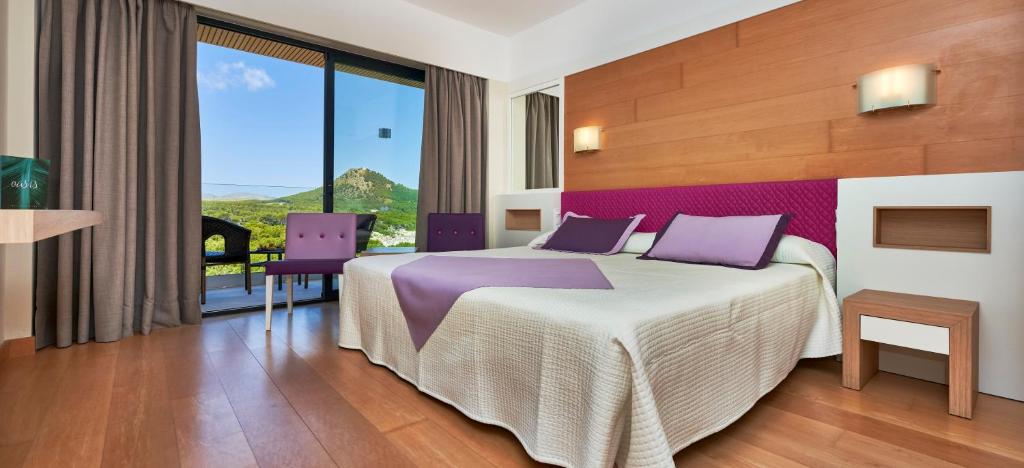 Кровать или кровати в номере Hotel & Spa S'Entrador Playa