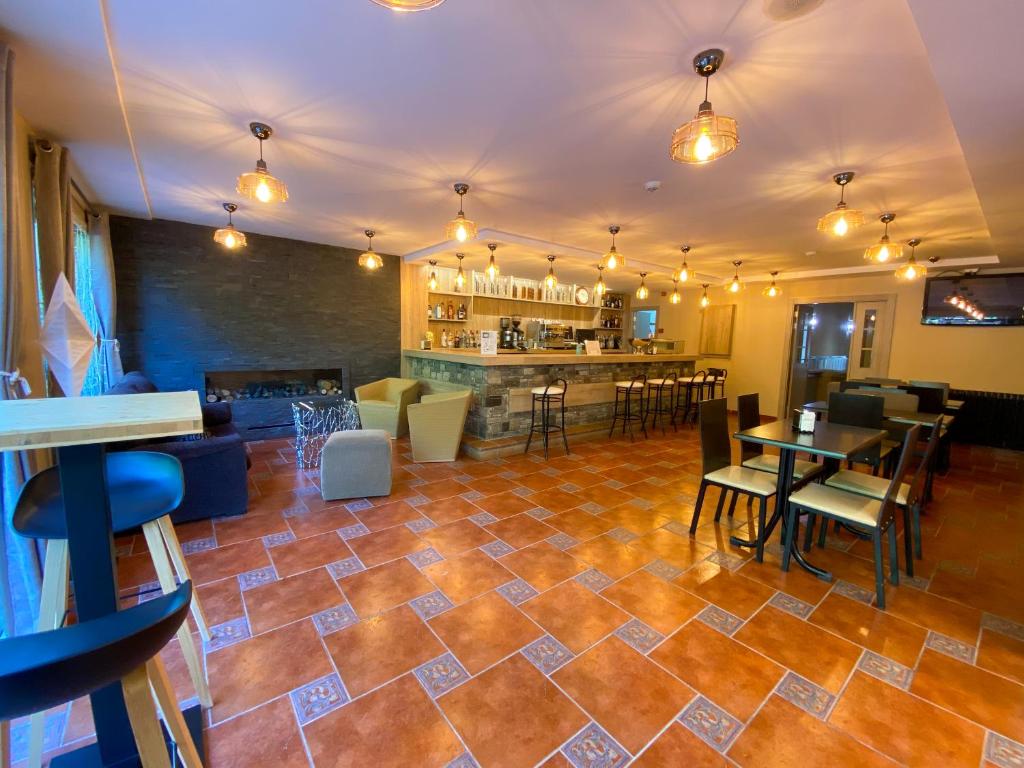 TV a/nebo společenská místnost v ubytování Somriu Hotel Vall Ski