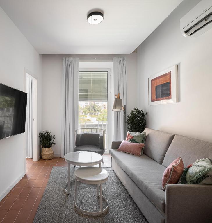 A seating area at Don Fadrique Apartments by Olala Homes
