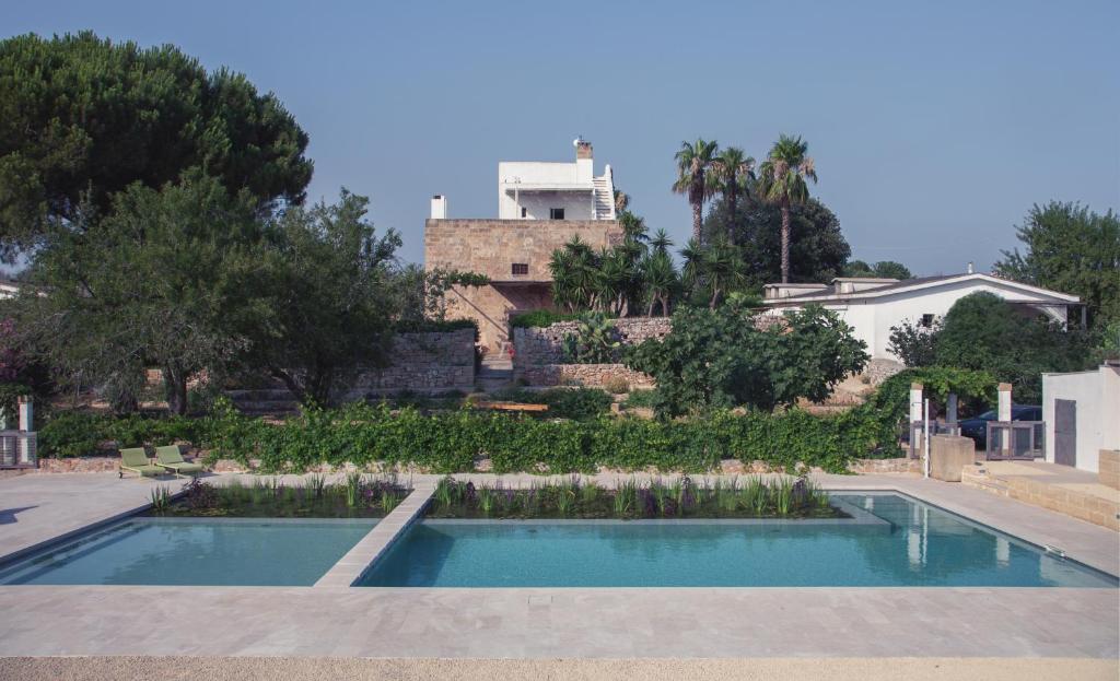 a swimming pool in front of a house at Agriturismo Masseria Gianferrante in Ugento