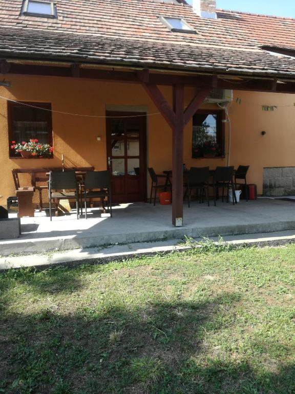 Budynek, w którym mieści się apartament