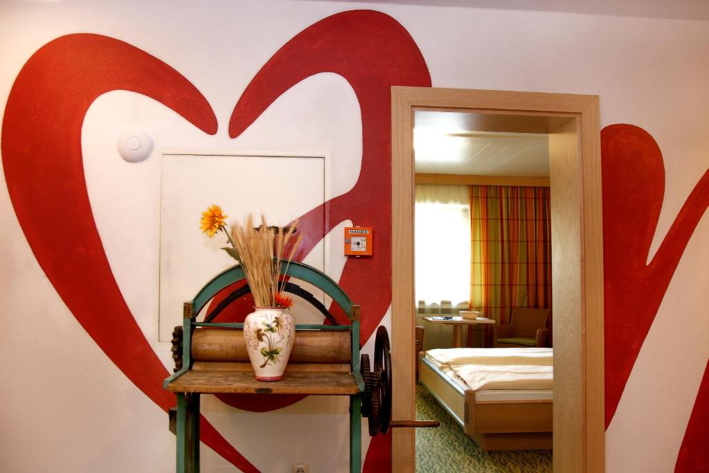 Postel nebo postele na pokoji v ubytování Hotel Eder Michaela