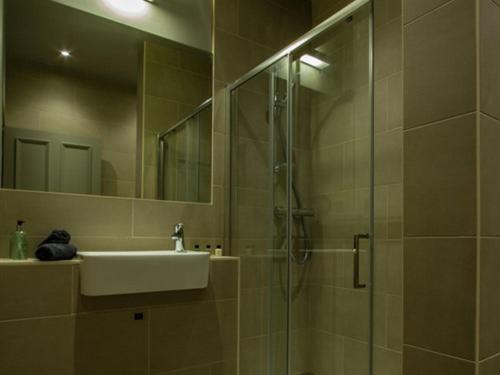 Edinburgh Nine - One-Bedroom Standard Apartment