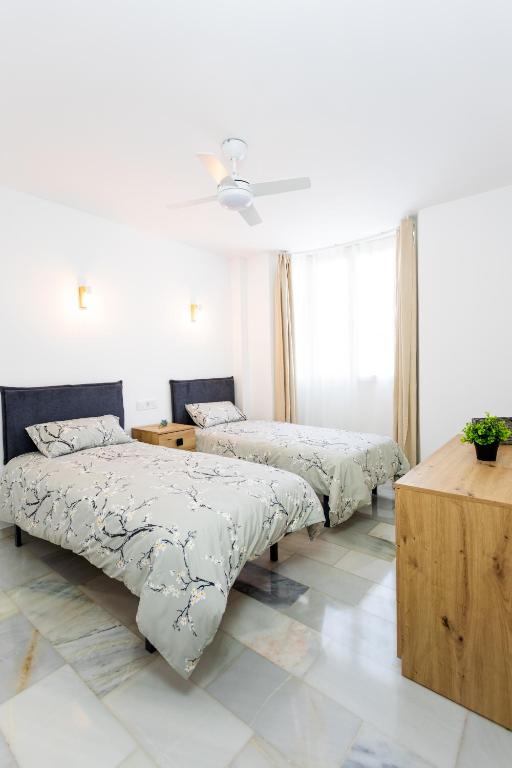 Posteľ alebo postele v izbe v ubytovaní LaVistaAzul - 2BR Apartment w/ Terrace & Sea Views
