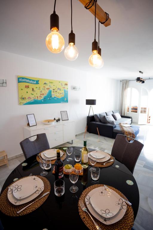 Posedenie v ubytovaní LaVistaAzul - 2BR Apartment w/ Terrace & Sea Views
