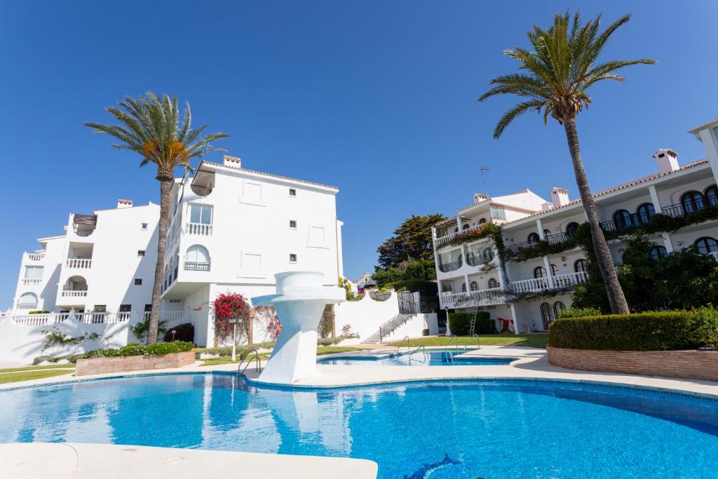 Bazén v ubytovaní LaVistaAzul - 2BR Apartment w/ Terrace & Sea Views alebo v jeho blízkosti