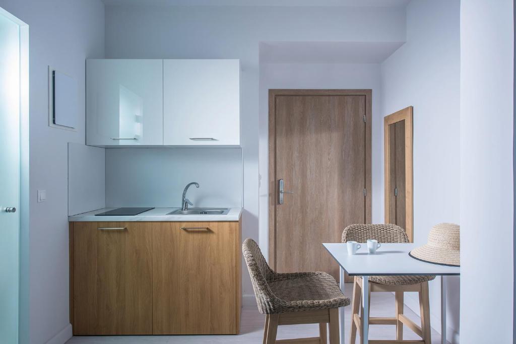 Kuchyň nebo kuchyňský kout v ubytování Maritime Suites