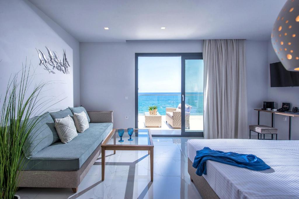 Postel nebo postele na pokoji v ubytování Maritime Suites