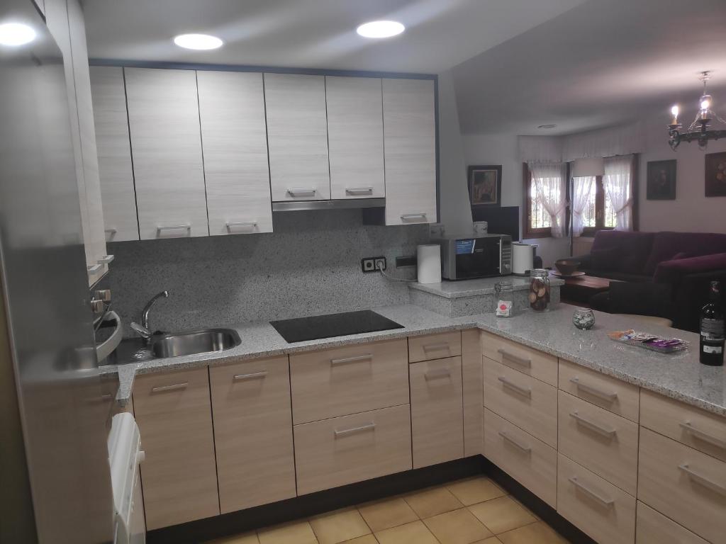 A kitchen or kitchenette at TurJalon - Apartamentos