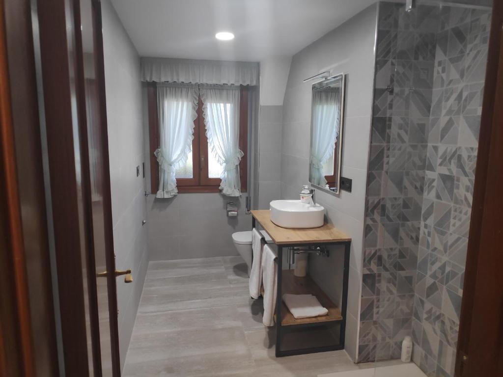 A bathroom at TurJalon - Apartamentos