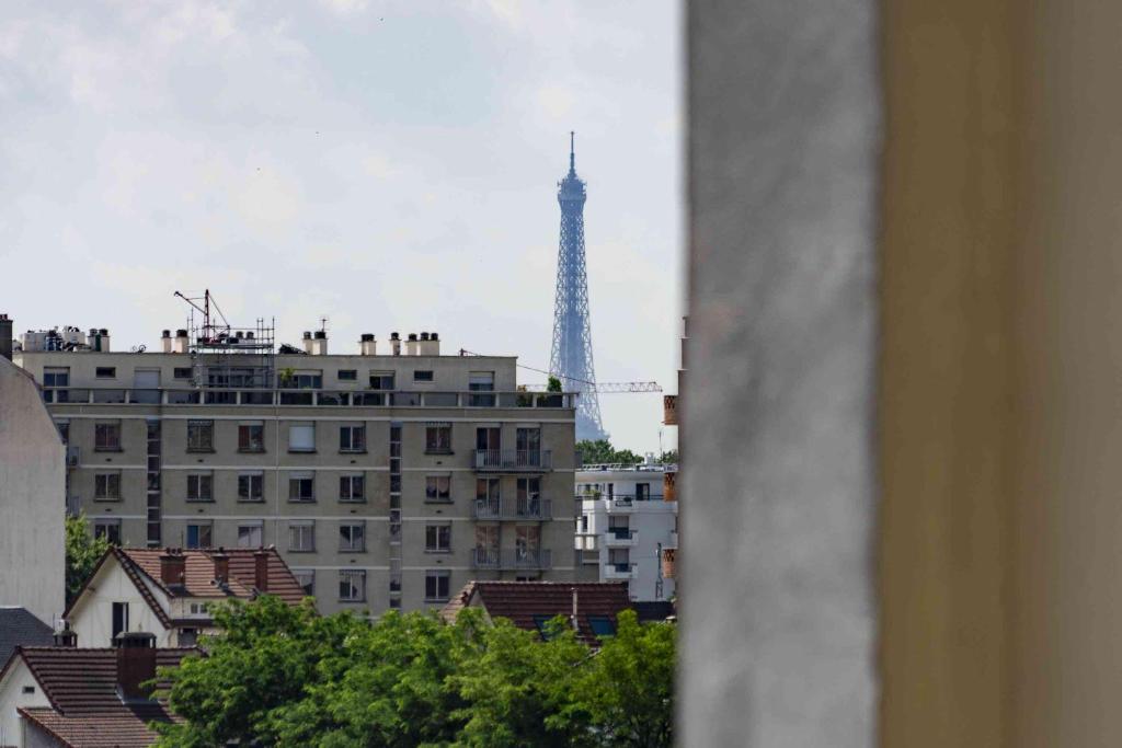 Nespecifikovaný výhled na destinaci Asnières-sur-Seine nebo výhled na město při pohledu z hotelu
