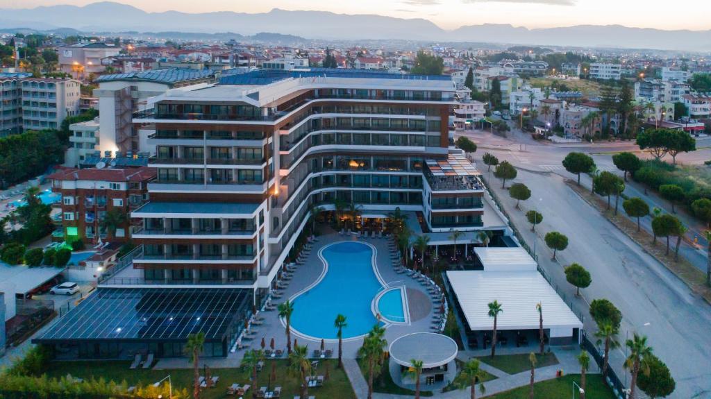 Bazén v ubytování Alexia Resort & Spa - Ultra All Inclusive Adult Only nebo v jeho okolí