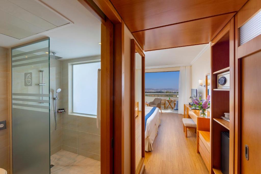 Constantinou Bros Athena Beach Hotel - 