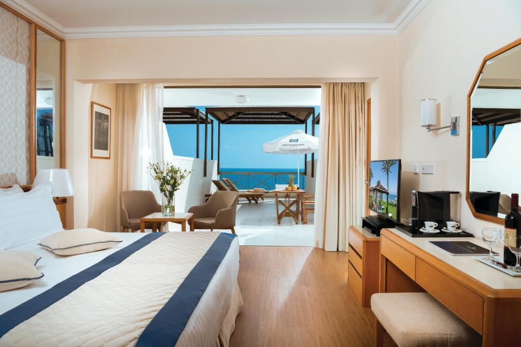 Constantinou Bros Athena Beach Hotel - Руководитель двух спальни -люкс видит
