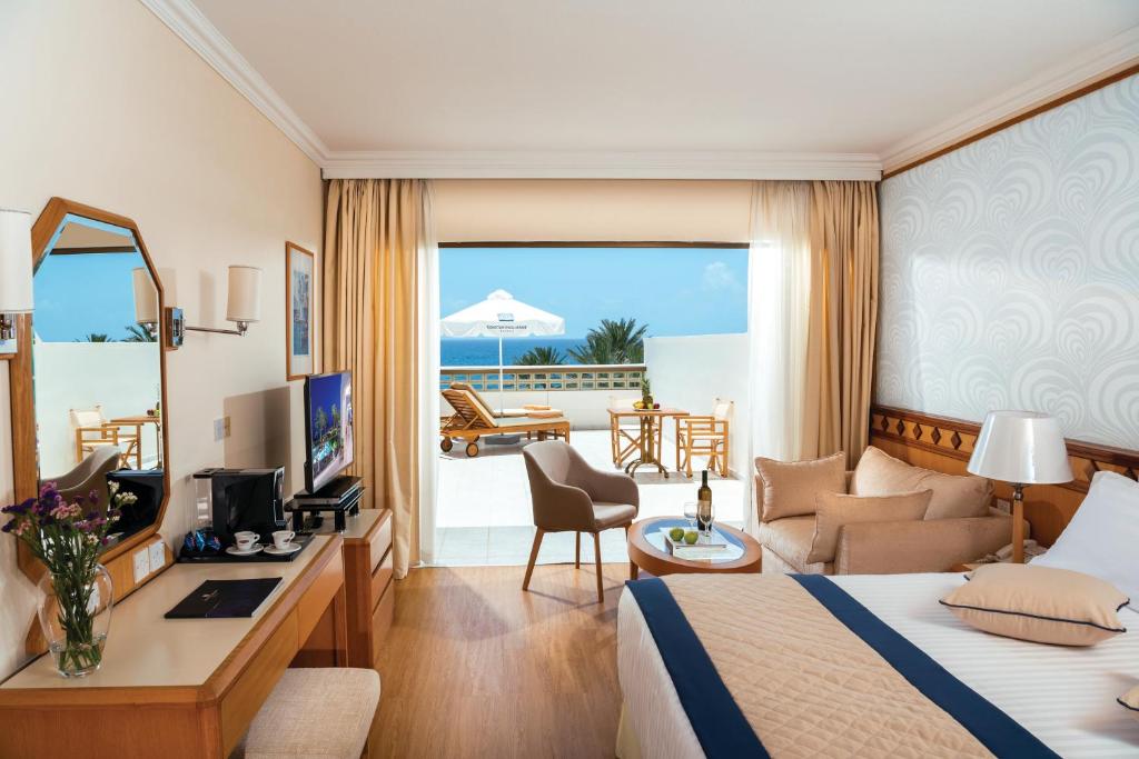 Constantinou Bros Athena Beach Hotel - 